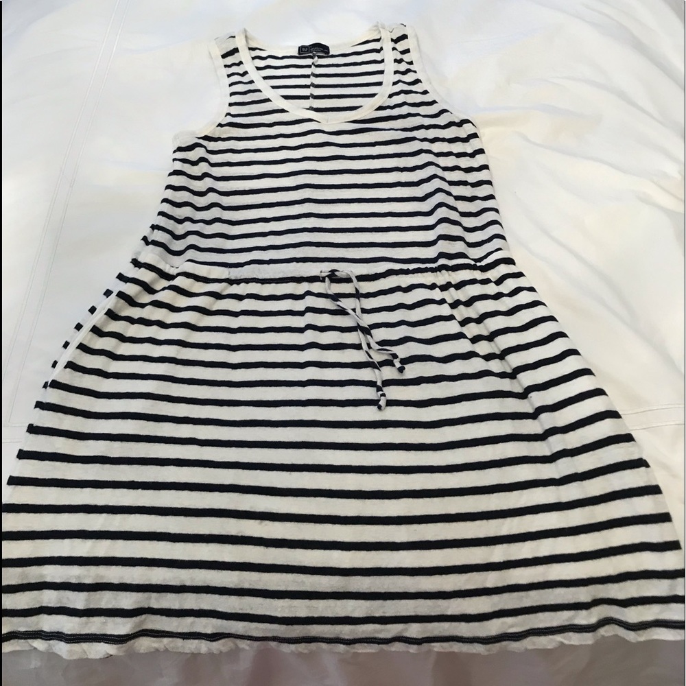 Gap women’s size S navy & white dress